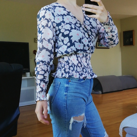 Floral blouse - Picture 3 of 8